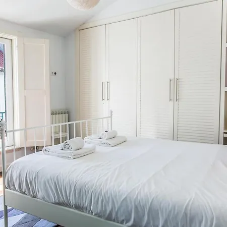 Apartment Plum Guide - Celebrity *